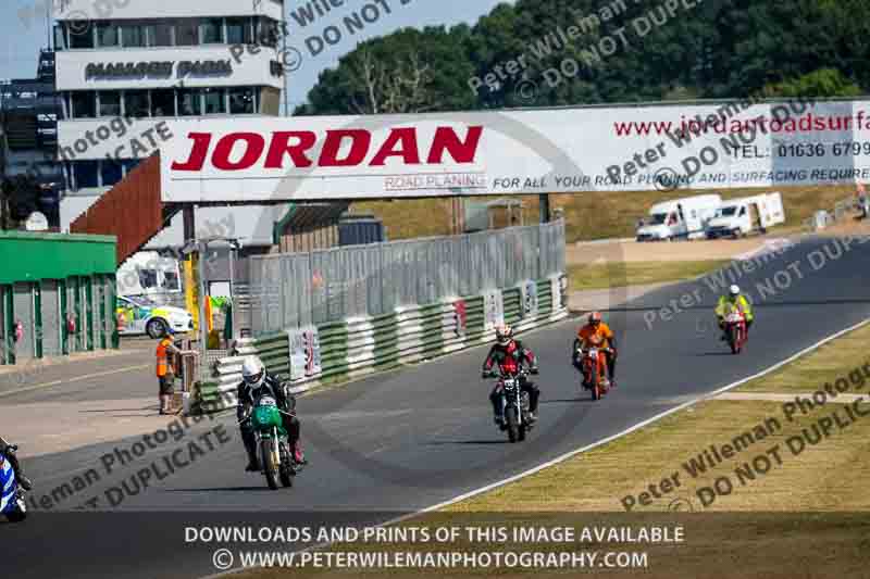 Vintage motorcycle club;eventdigitalimages;mallory park;mallory park trackday photographs;no limits trackdays;peter wileman photography;trackday digital images;trackday photos;vmcc festival 1000 bikes photographs